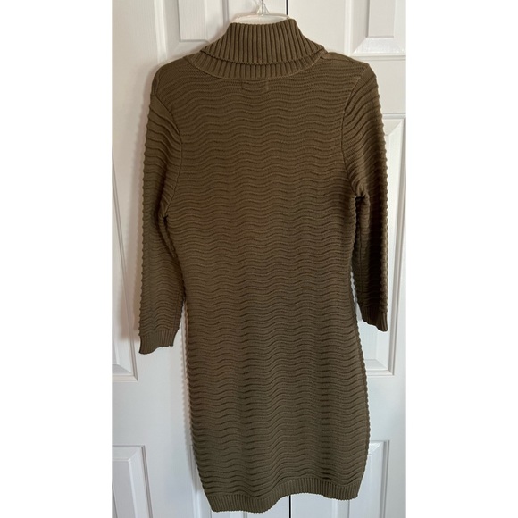 Size M Calvin Klein sweater dress. Amazing condition. Worn under 10 times - Picture 2 of 4